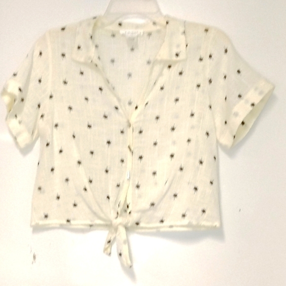 Kirious Tops - Kirious Los Angeles 100% cotton cropped cream blouse Size: S